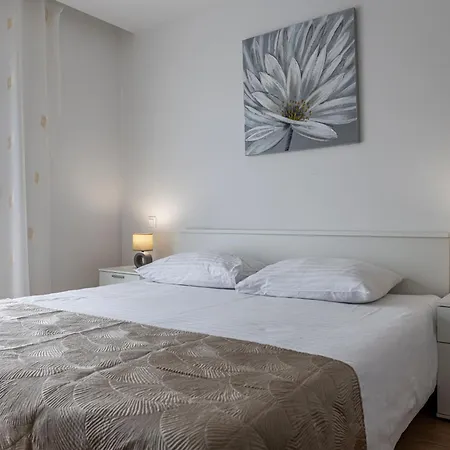 Skyline Apartament *