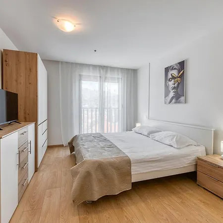 Skyline Apartament *